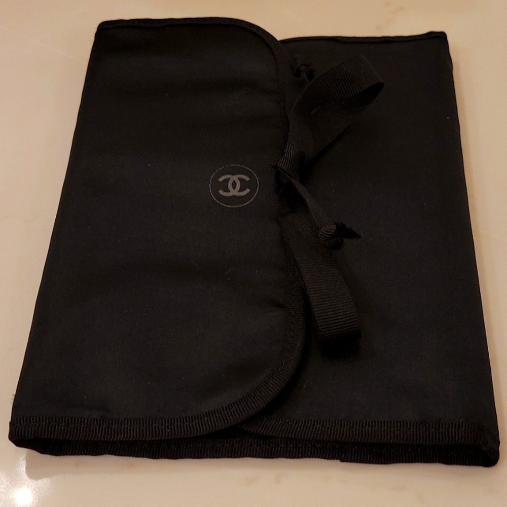 Chanel make up brush holder